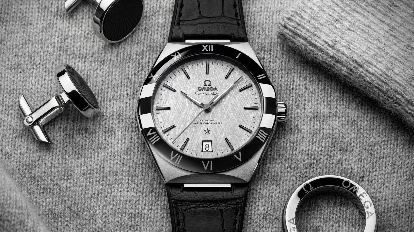 Constellation 41 mm, steel on leather strap