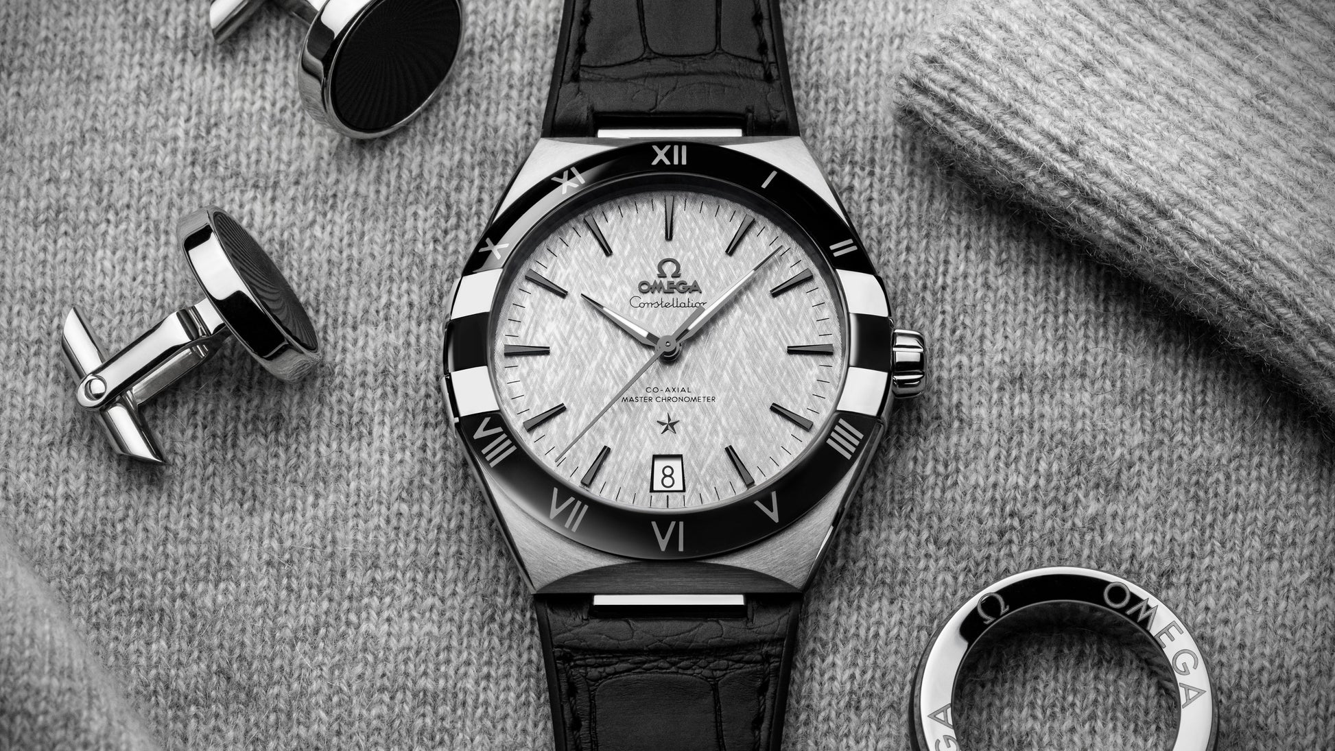 Constellation 41 mm, steel on leather strap