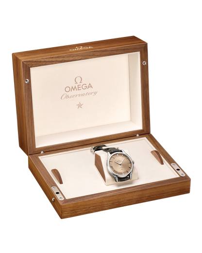 Constellation Observatory 39.4 mm, platinum‑gold on alligator