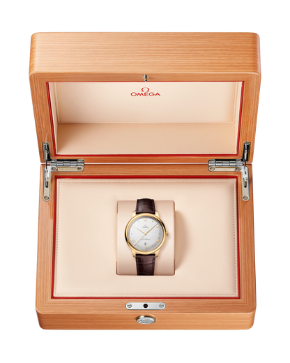 De Ville Prestige 40 mm, yellow gold on leather strap