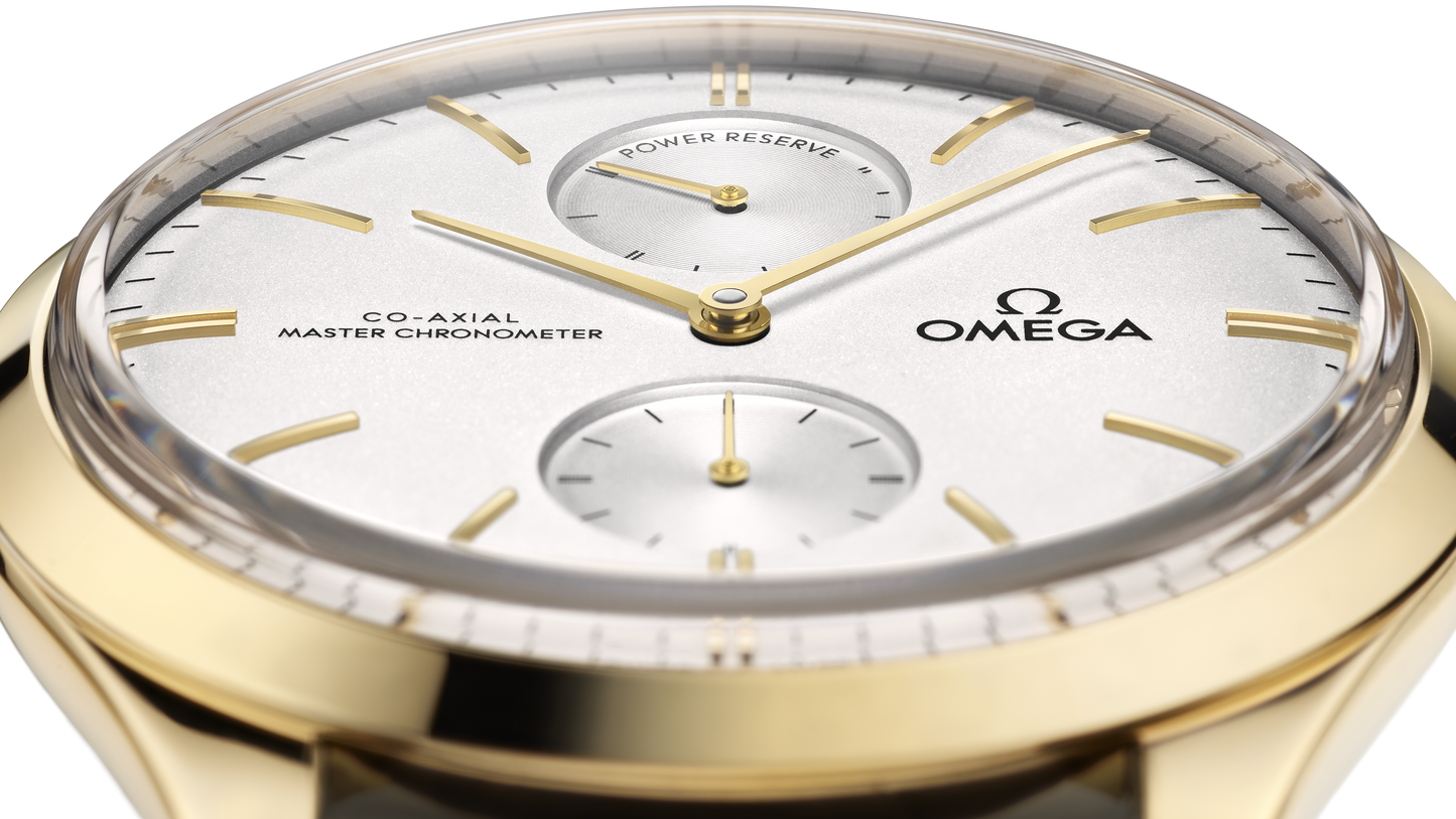 De Ville Trésor 40 mm, yellow gold on leather strap