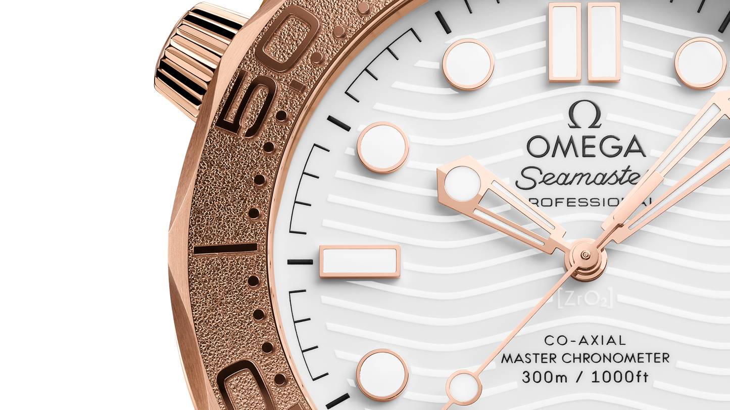 Seamaster Diver 300M 42 mm, Sedna™ gold on rubber strap