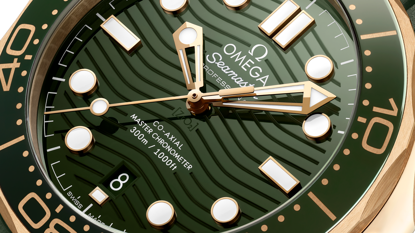Seamaster Diver 300M 42 mm, Moonshine™ gold on rubber strap