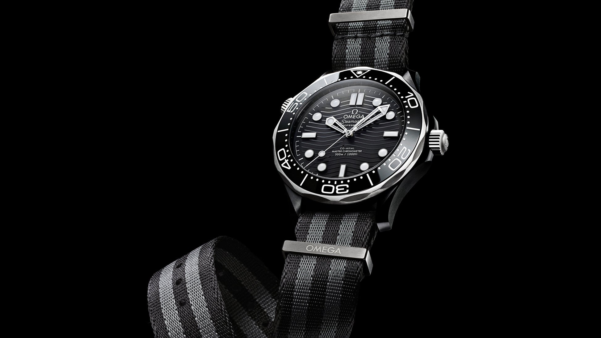 Seamaster Diver 300M 43.5 mm, black ceramic on NATO strap