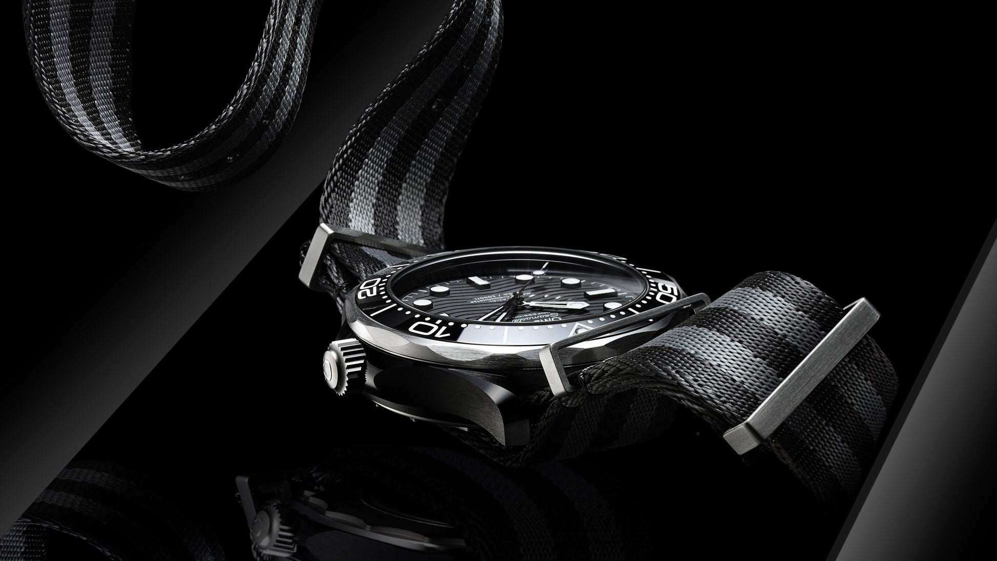 Seamaster Diver 300M 43.5 mm, black ceramic on NATO strap