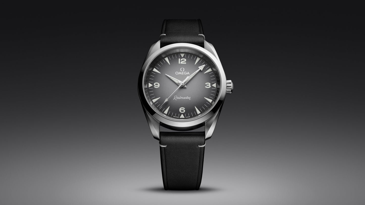 Seamaster Railmaster 38 mm, steel on leather strap