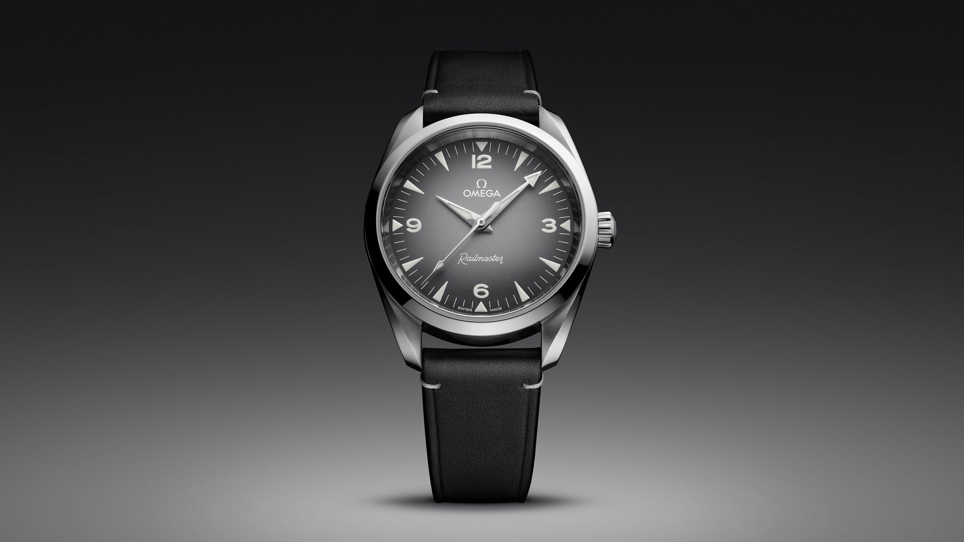 Seamaster Railmaster 38 mm, steel on leather strap