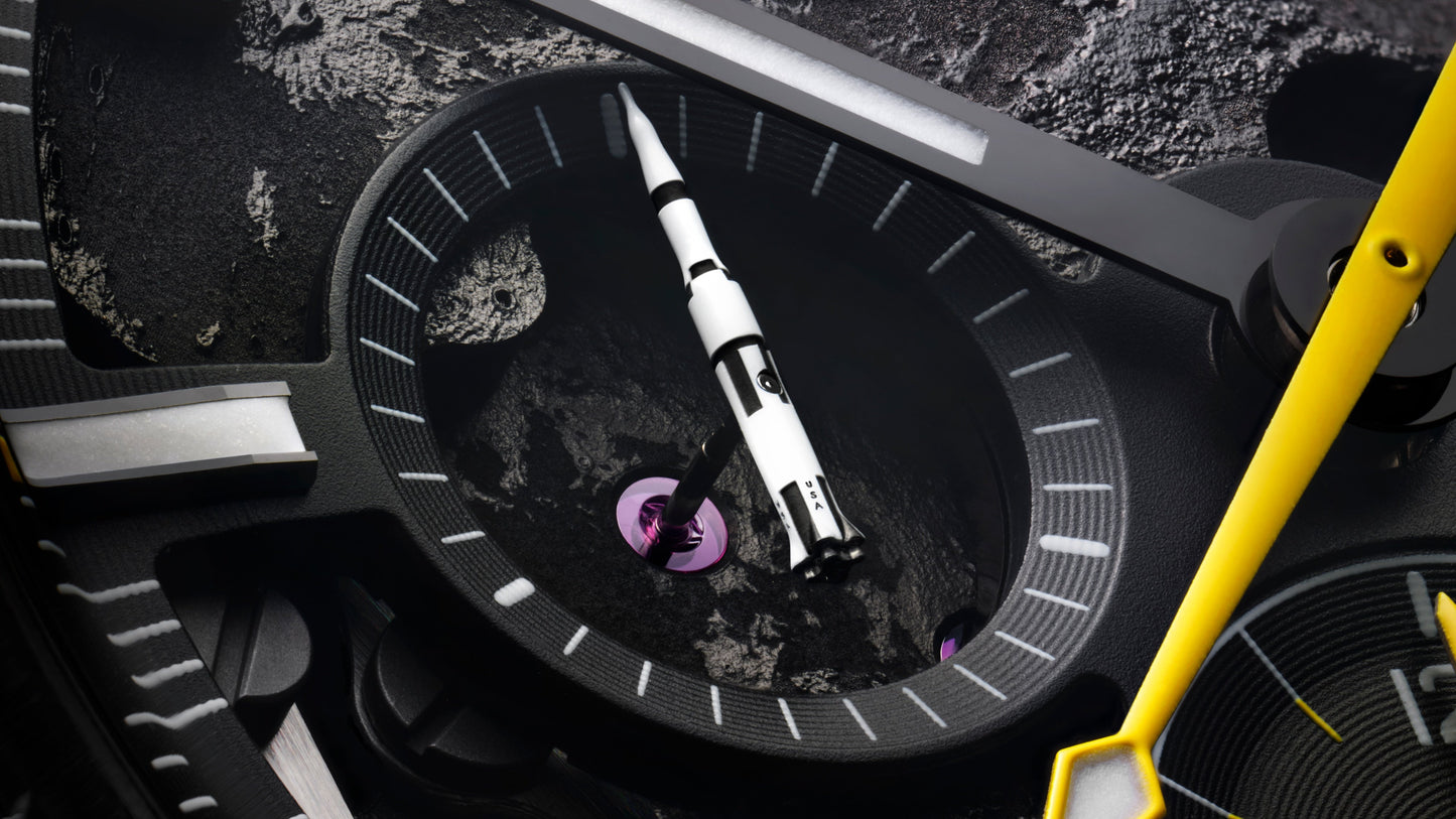 Speedmaster Dark Side of the Moon 44.25 mm, black ceramic on rubber strap