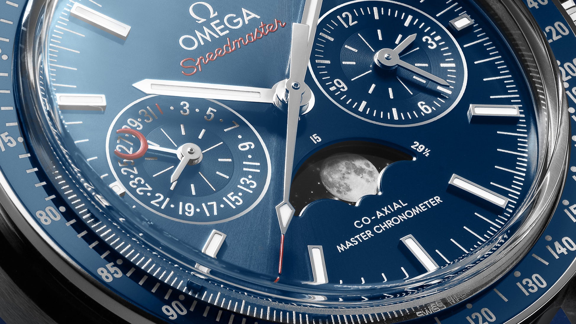 Speedmaster Moonphase 44.25 mm, steel on leather strap