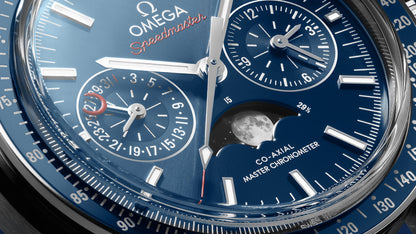 Speedmaster Moonphase 44.25 mm, steel on leather strap