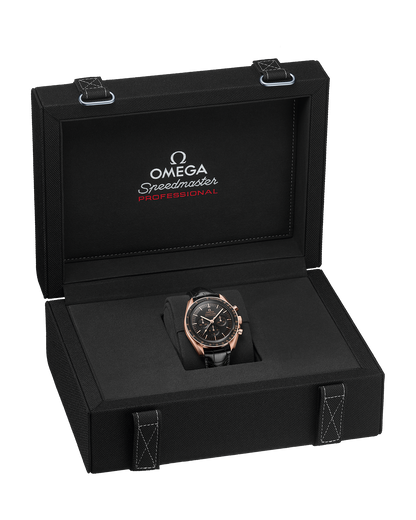Speedmaster Moonwatch Professional 42 mm, Sedna™ gold on leather strap