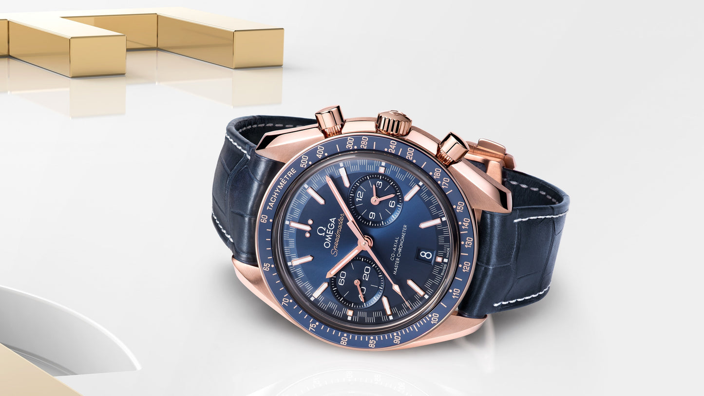 Speedmaster Racing 44.25 mm, Sedna™ gold on leather strap