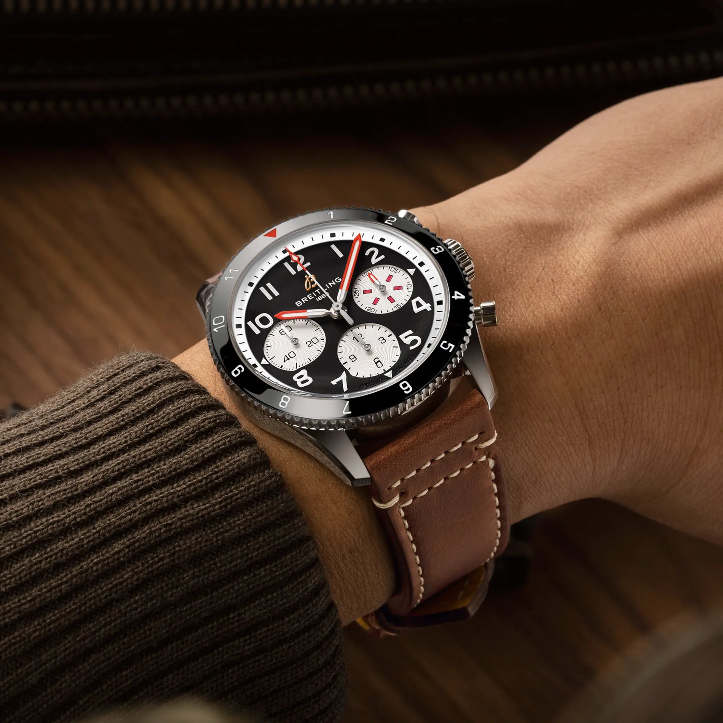 Breitling Classic AVI Chronograph 42 Mosquito Y233801A1B1X1